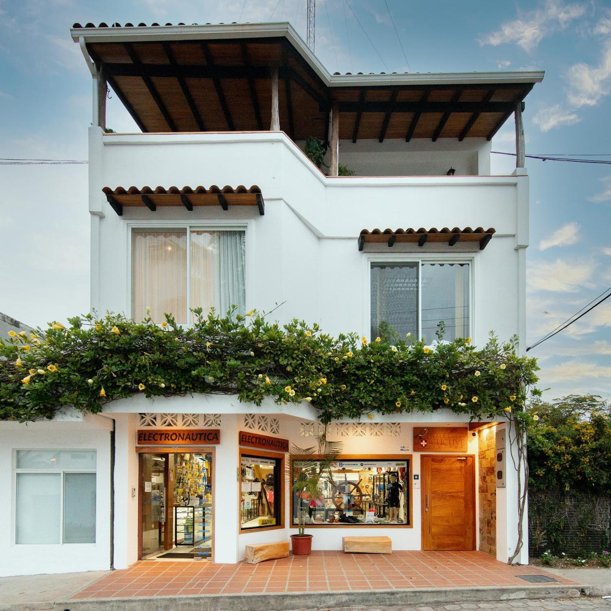Hotel Cucuve Puerto Ayora  Bagian luar foto