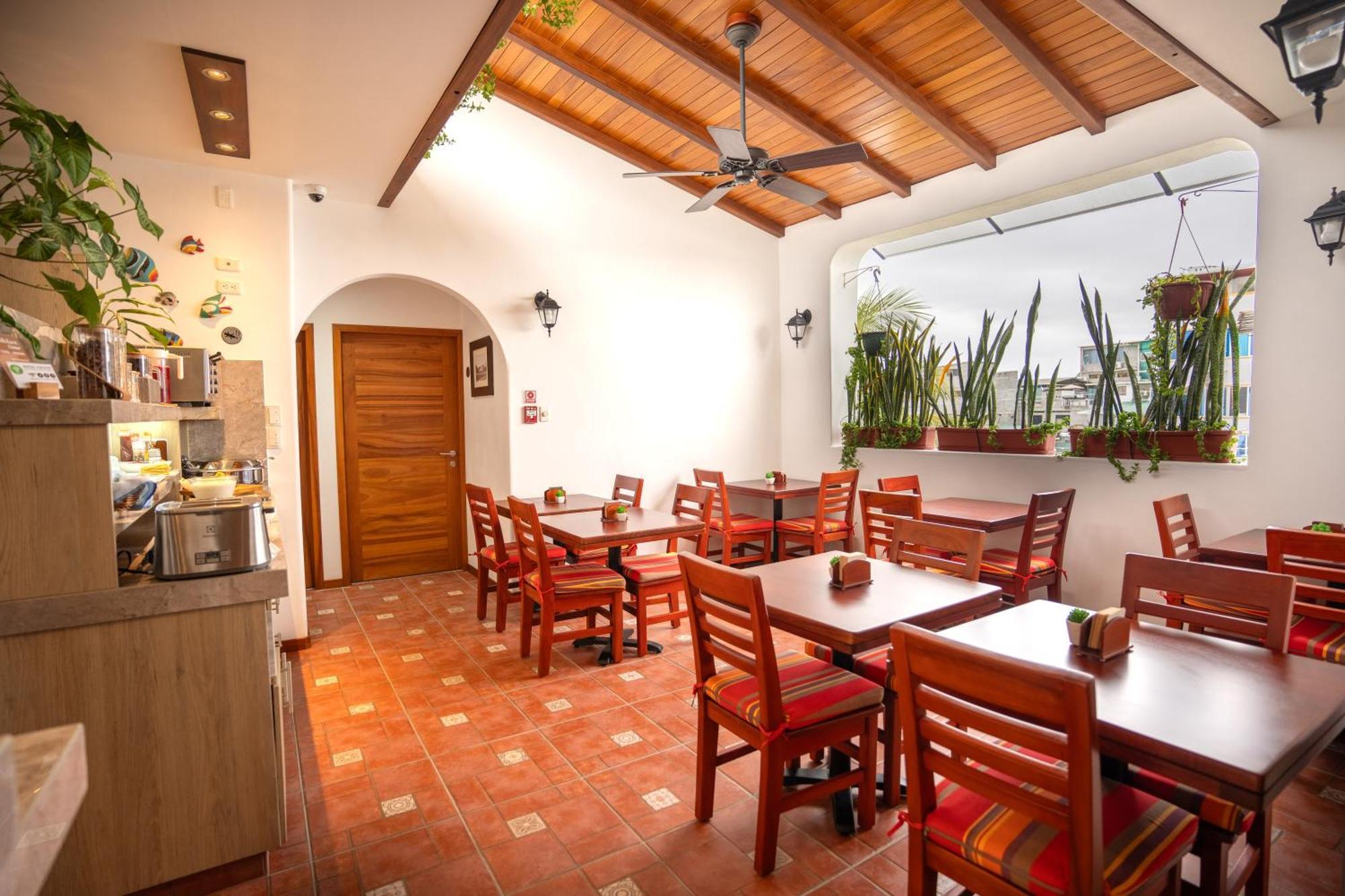 Hotel Cucuve Puerto Ayora  Bagian luar foto