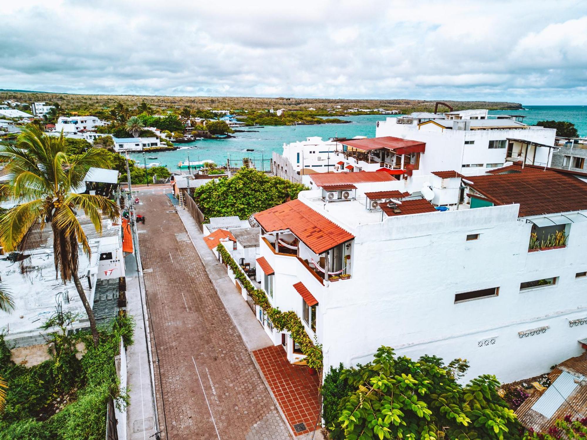 Hotel Cucuve Puerto Ayora  Bagian luar foto