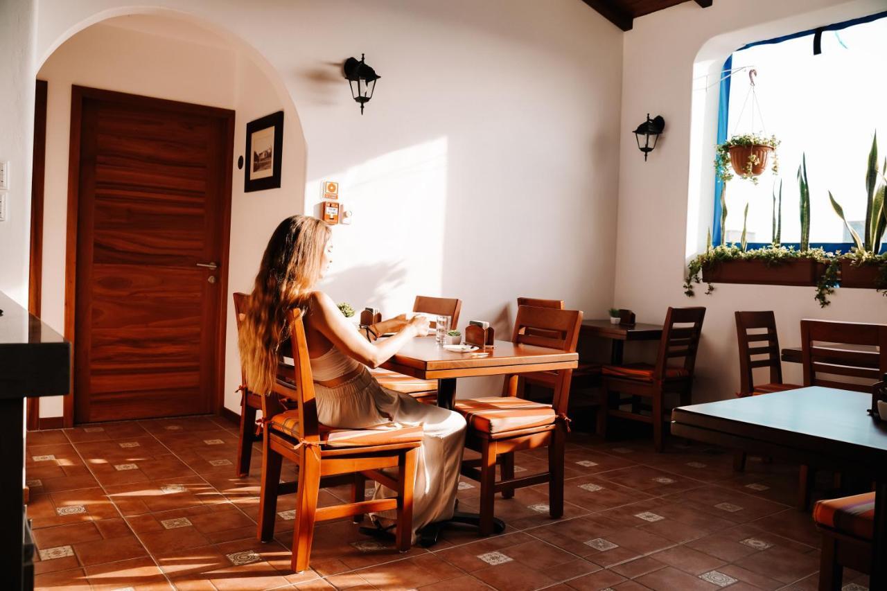 Hotel Cucuve Puerto Ayora  Bagian luar foto
